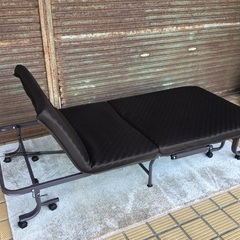 折りたたみ　シングルベッド　リクライニング　キャスター付きの画像