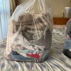 お話中　女の子洋服差し上げます！