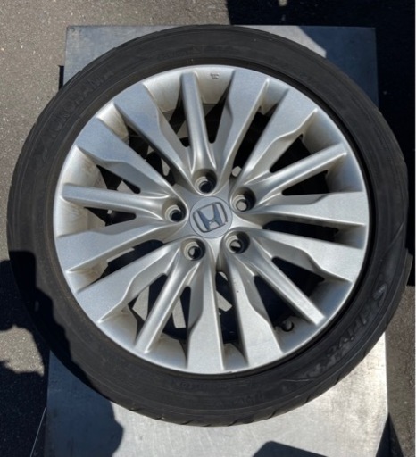 車のパーツ タイヤ、ホイール