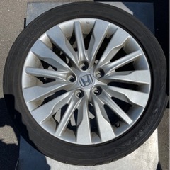 車のパーツ タイヤ、ホイール