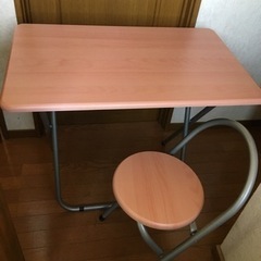 折りたたみ簡易テーブル（椅子付）
の画像