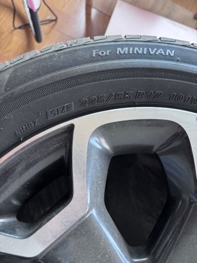 車のパーツ タイヤ、ホイール