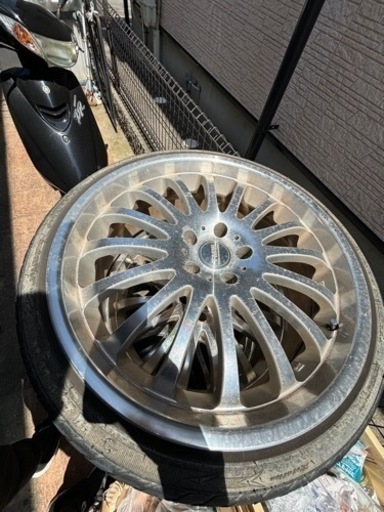 アルヴェル、エルグラにいかがでしょうか？20 インチタイヤ付きアルミホイール