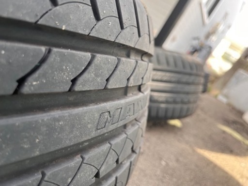 車のパーツ タイヤ、ホイール