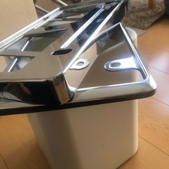 メッキ調ナンバープレートフレームの画像