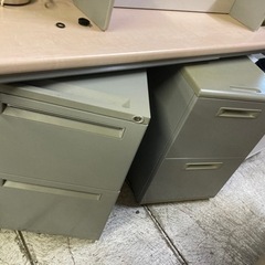 ウチダ　キャスター付きワゴン書庫　鍵付きの画像