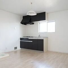 最上階角部屋のお部屋！敷地内駐車場付き【2台分縦列）！ペット飼育...