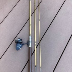 昭和レトロな投げ竿2本とストロングリールS-710【ジャンク品 】の画像