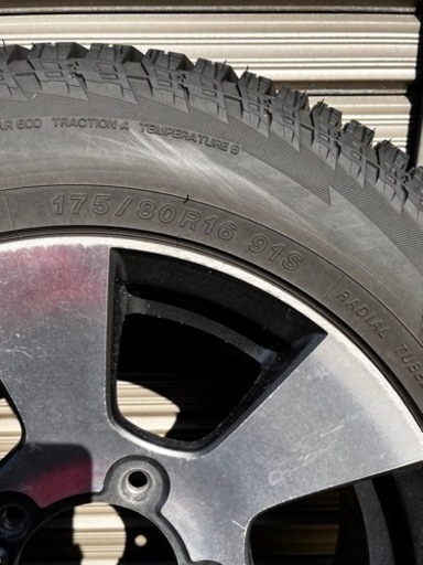 車のパーツ タイヤ、ホイール