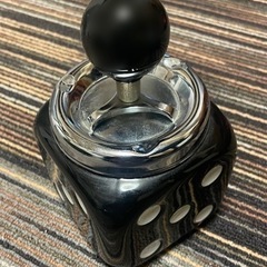 ◆サイコロ型灰皿／押込み式／プッシュ式／ブラック／ダイスの画像