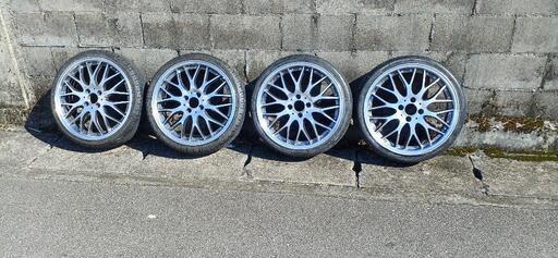 車のパーツ タイヤ、ホイール