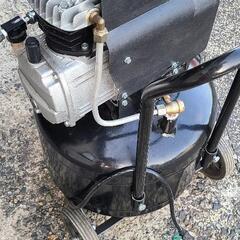 DUTYエアコンプレッサー３馬力100V40Lジャンク品の画像