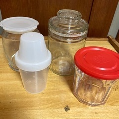 ガラス容器とシェーカー