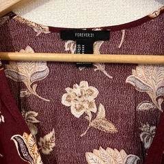 Forever21 エスニック花柄 トップス　服/ファッション シャツ レディースの画像