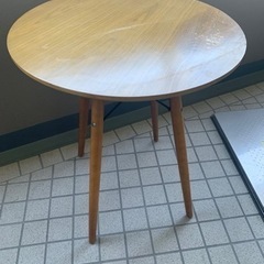 屋外用テーブル0円お譲りします！【汚れあり】の画像