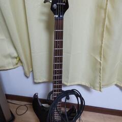 ベースとアンプのセットになります。