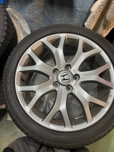 車のパーツ タイヤ、ホイール