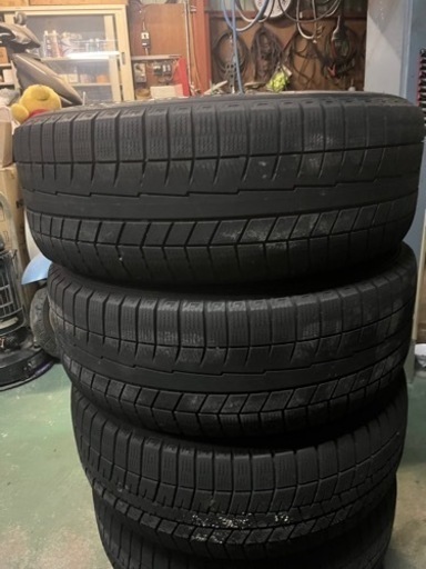 車のパーツ タイヤ、ホイール