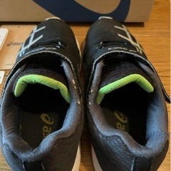 【asics】スニーカー　上靴　19㎝　レーザービーム　ブラック　シューズ靴/バッグ 靴 スニーカーの画像