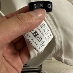 INGNI 白のトップス　ブラウスの画像