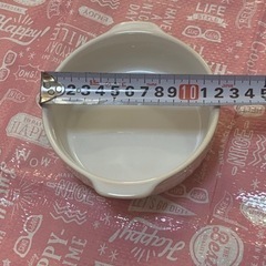 植木鉢用穴開け予定のグラタン皿