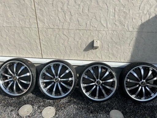 車のパーツ タイヤ、ホイール