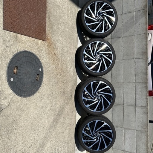 車のパーツ タイヤ、ホイール