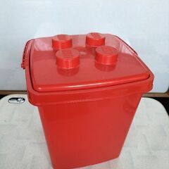 おもちゃ入れに　レゴブロックの空バケツ