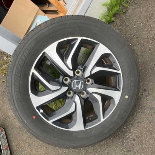 車のパーツ タイヤ、ホイール