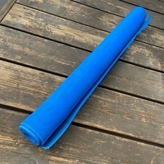網戸の網　ブルー　
長さ結構あると思いますの画像