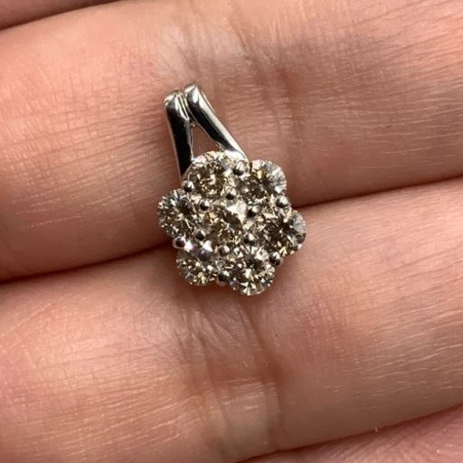 Pt900 フラワー ダイヤ ペンダント 1ct 1.8g