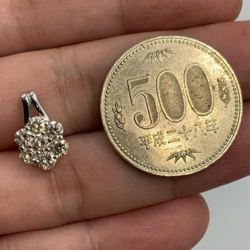 Pt900 フラワー　ダイヤ　ペンダント　1ct 1.8g