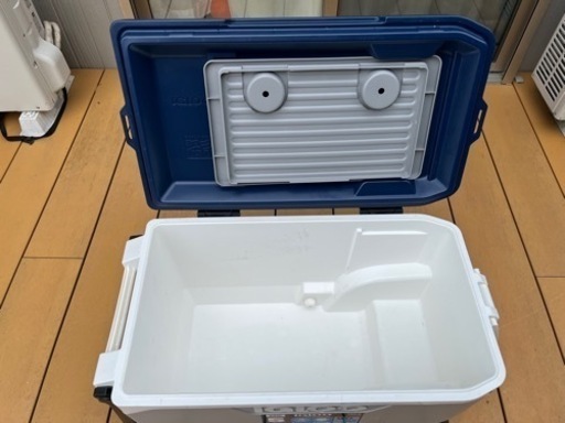 イグルー フリップ＆トウ 90QT (85L) クーラーボックス　IGLOO Flip & Tow 90QT (85L) Cooler