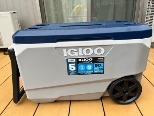 イグルー フリップ＆トウ 90QT (85L) クーラーボックス　IGLOO Flip & Tow 90QT (85L) Cooler
