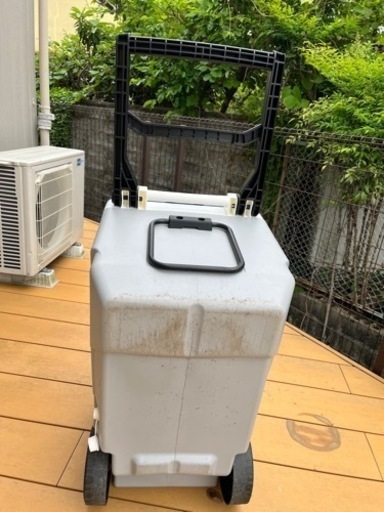 イグルー フリップ＆トウ 90QT (85L) クーラーボックス　IGLOO Flip & Tow 90QT (85L) Cooler