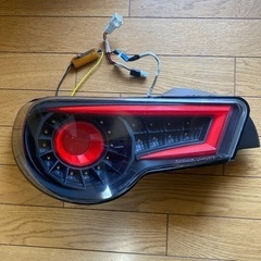 テールライト左側のみ