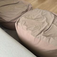 体にフィットするソファ カバー付き ２こ