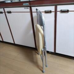 小型折りたたみイスの画像