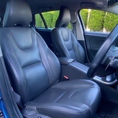 ボルボ・V60★追突回避軽減ブレーキ★黒革電動シート＆ヒーター★レーダークルコン★レーンキーピング★ブラインドスポット★車検残長いの画像