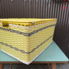 レトロな衣料入れ【中古品】の画像