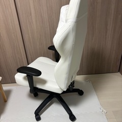 ゲーミングチェア　オフィスチェア　ホワイトの画像