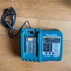 マキタバッテリー充電スタンド