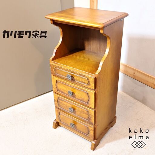 Karimoku(カリモク家具)のCOLONIAL(コロニアル)シリーズの電話台です！アメリカンカントリー風の温かみのあるデザイン。コンパクトでスリムなのでリビングや玄関など置く場所を選びません♪
