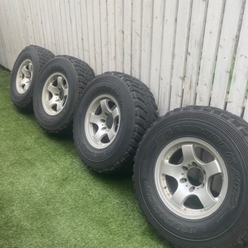 車のパーツ タイヤ、ホイール