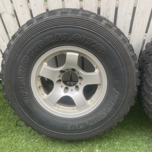 車のパーツ タイヤ、ホイール