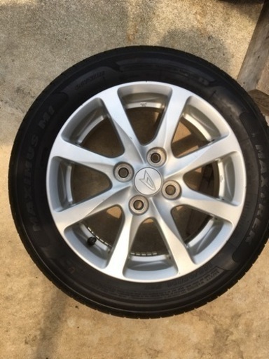 車のパーツ タイヤ、ホイール