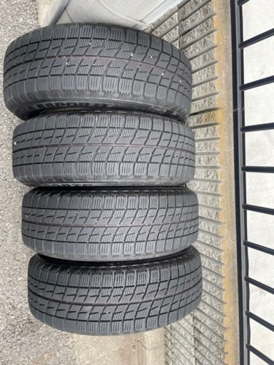 車のパーツ タイヤ、ホイール
