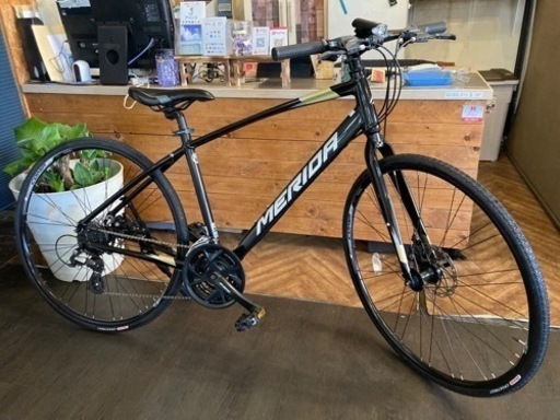 【MERIDA CROSSWAY200前後タイヤ新品！】ディスクブレーキ　アルミフレーム　3×8速　700×28cクロスバイク　ブラック