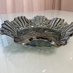 王冠のような果物皿の画像