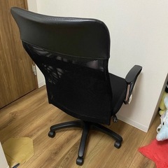 【引き取り限定】背中がムレにくいハイバックチェア ブラックの画像